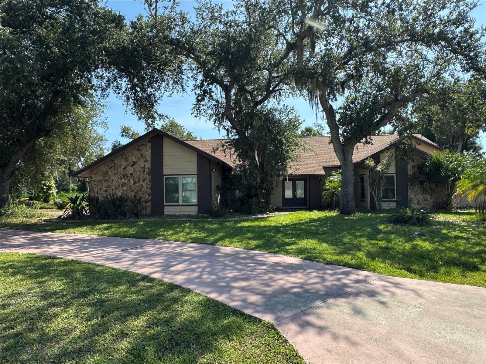 Property Photo: 411 San Felix Street FL 33983