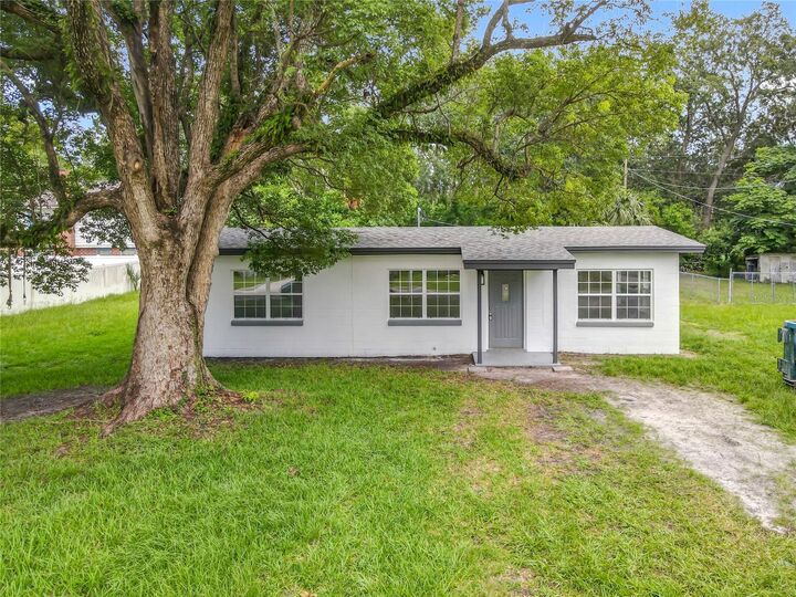 Property Photo:  405 Willow Avenue  FL 32771