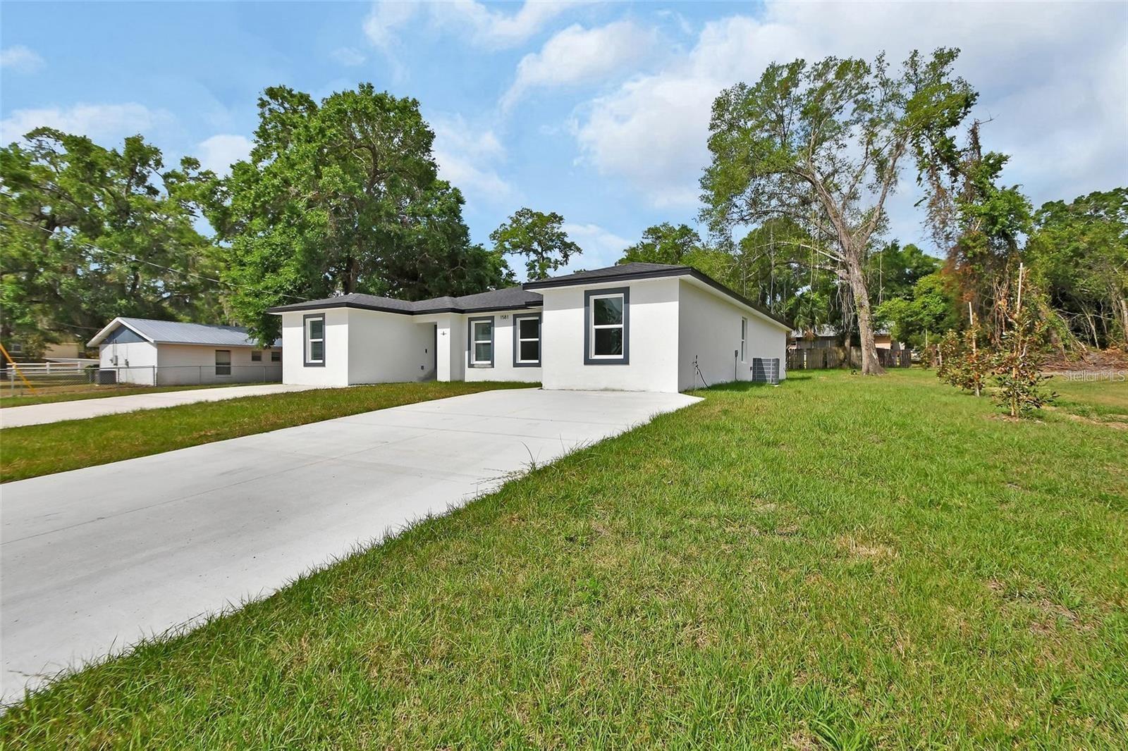 Property Photo: 1581 S Montgomery Street FL 32720