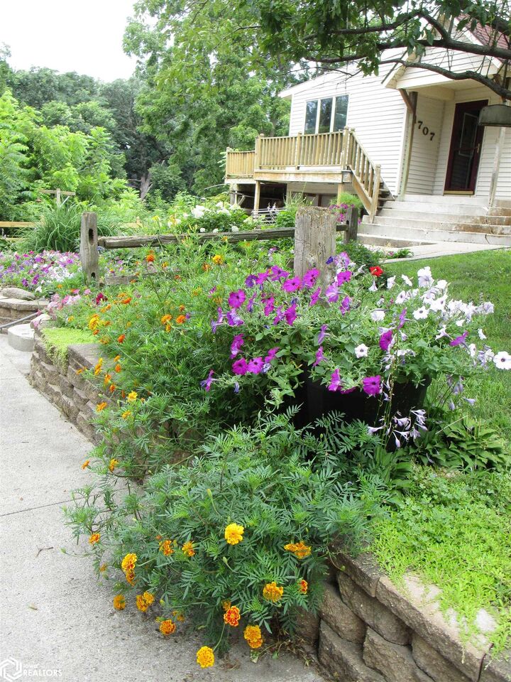 Property Photo:  1707 Crescent Drive  IA 50126 