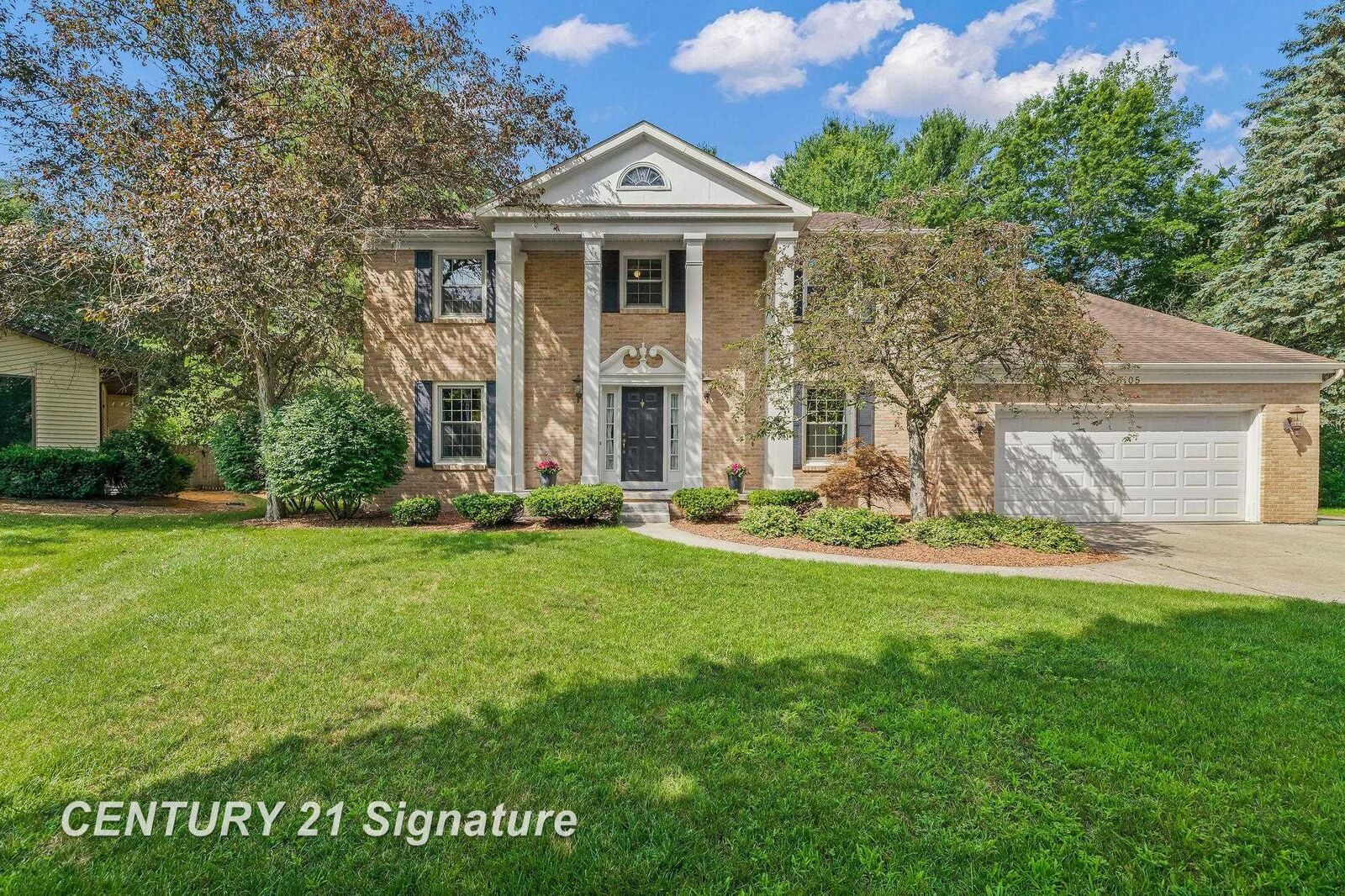 Property Photo:  6105 Oak Meadows Court  MI 48640 