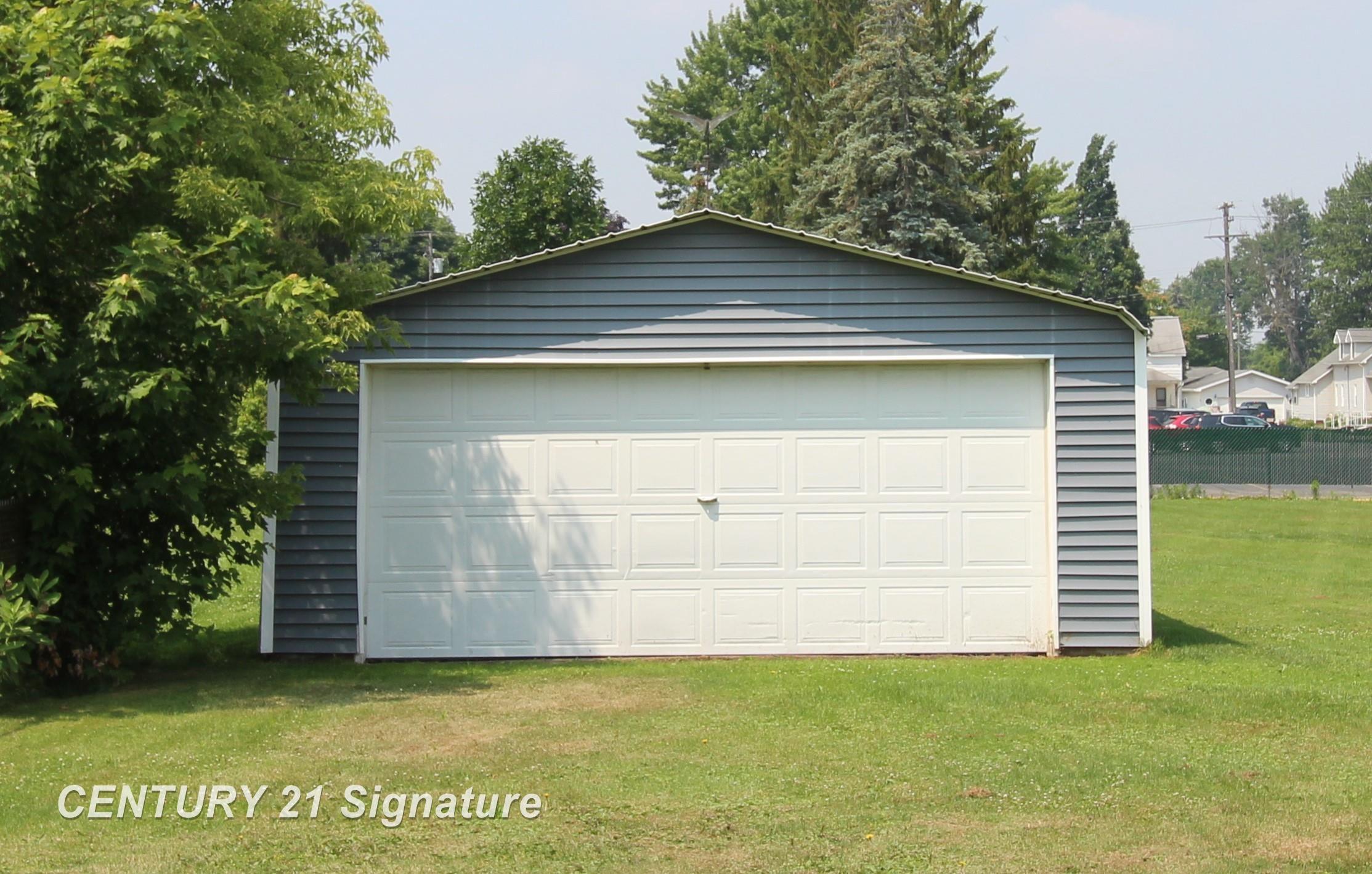 Property Photo: 2610 S Monroe Street MI 48708