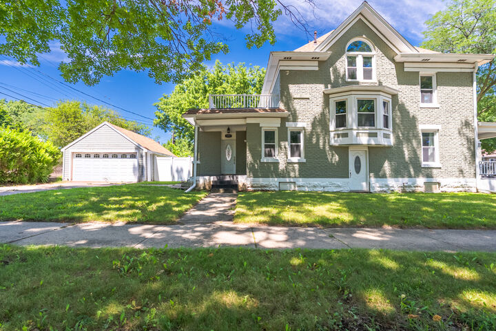 Property Photo: 604 N 7th Street IL 61068