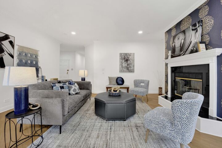 Property Photo: 941 W Argyle Street 3W IL 60640