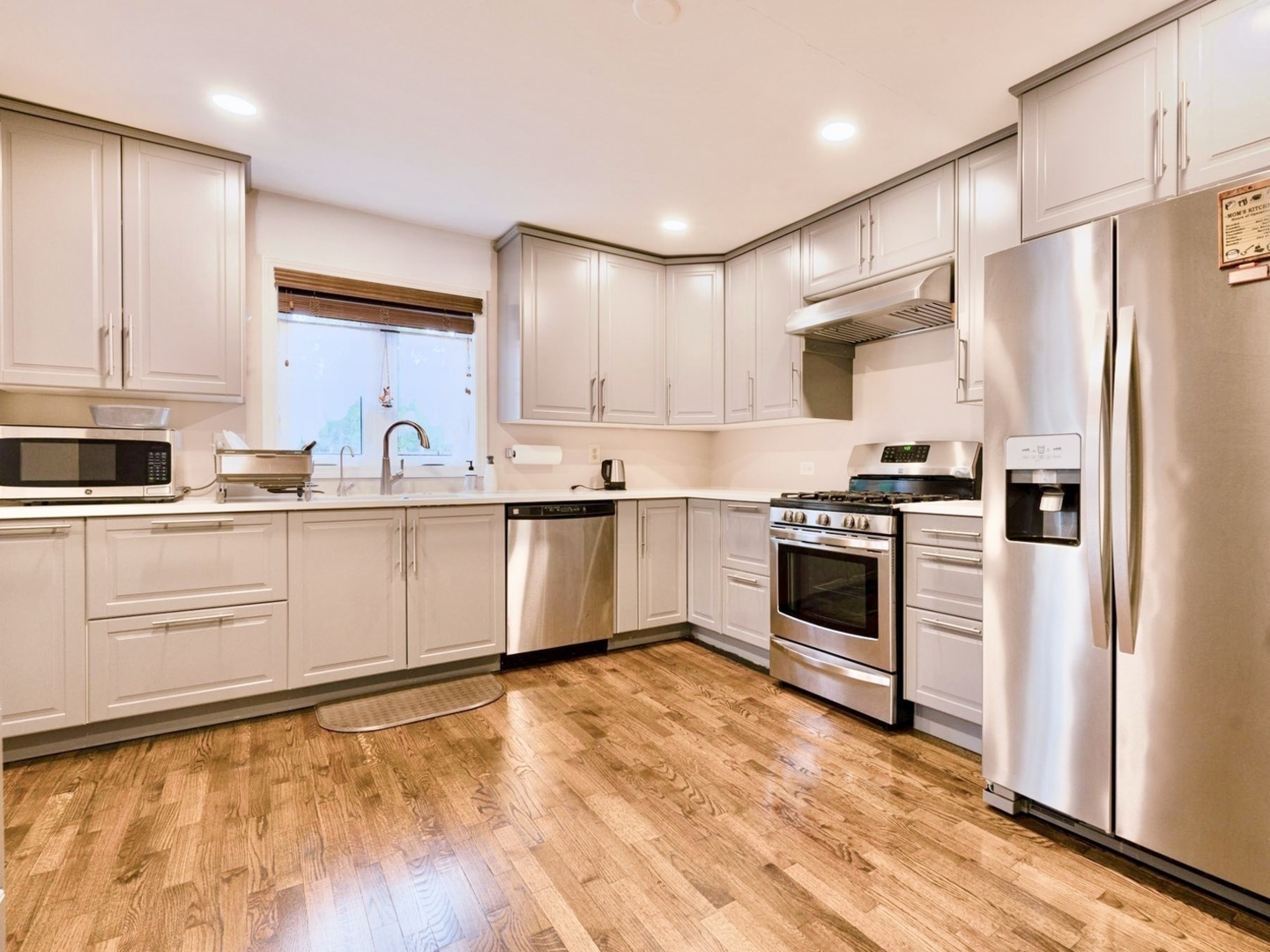 Property Photo:  