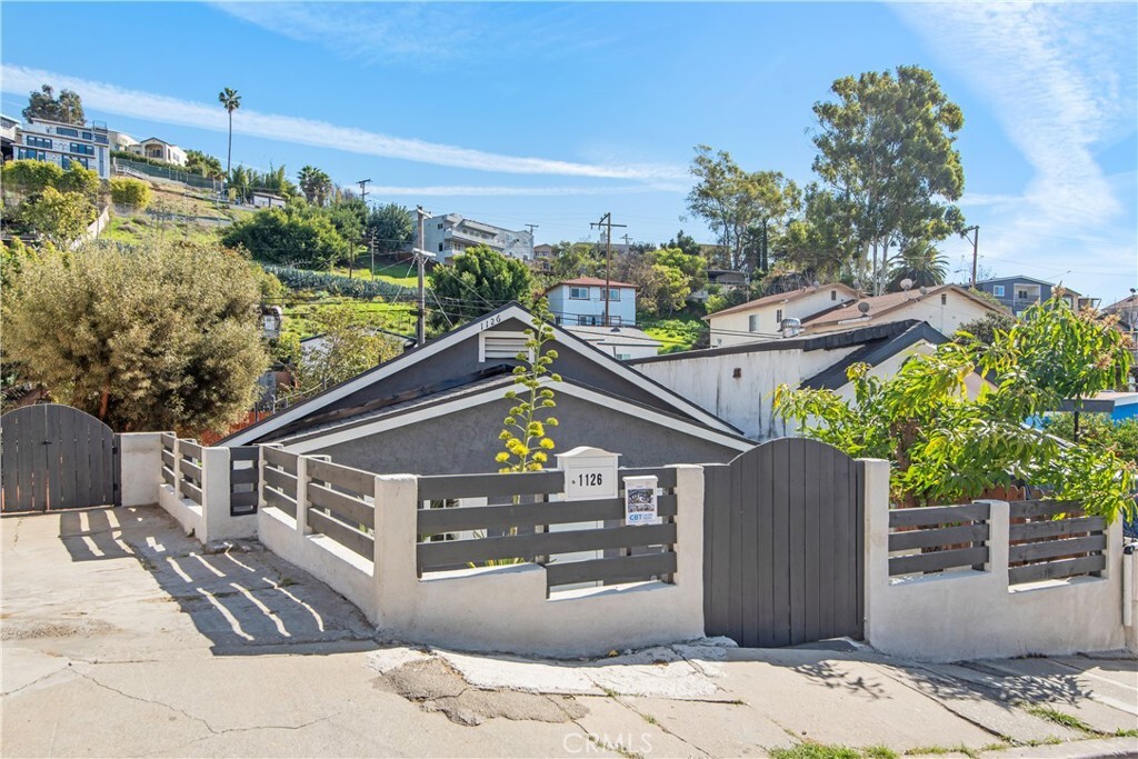 Property Photo:  1126 Stone Street  CA 90063 