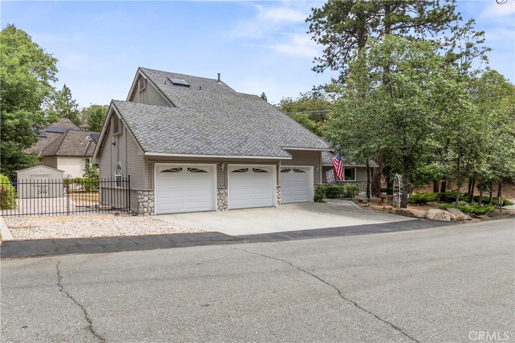Property Photo: 28116 Lachen Road CA 92352