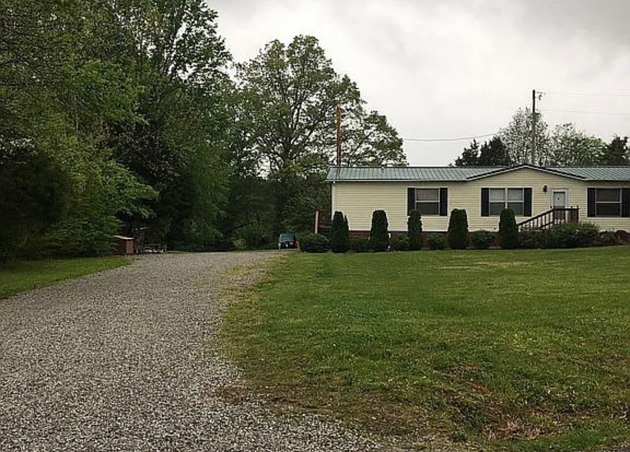 Property Photo: 6273 Greenbrier Cemetery Rd TN 37073