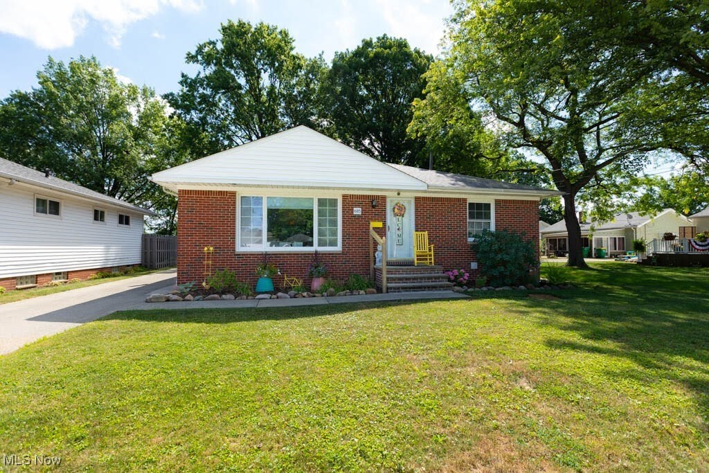 Property Photo:  685 E 300th Street  OH 44095 