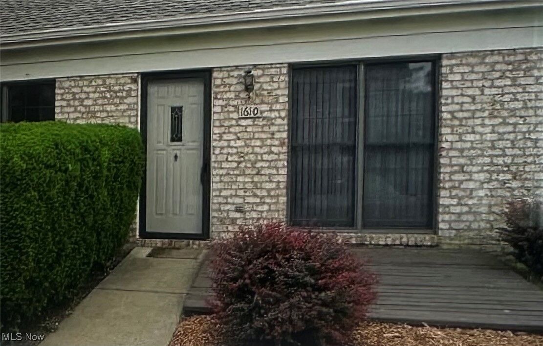 Property Photo:  1610 West Hampton Drive  OH 44515 