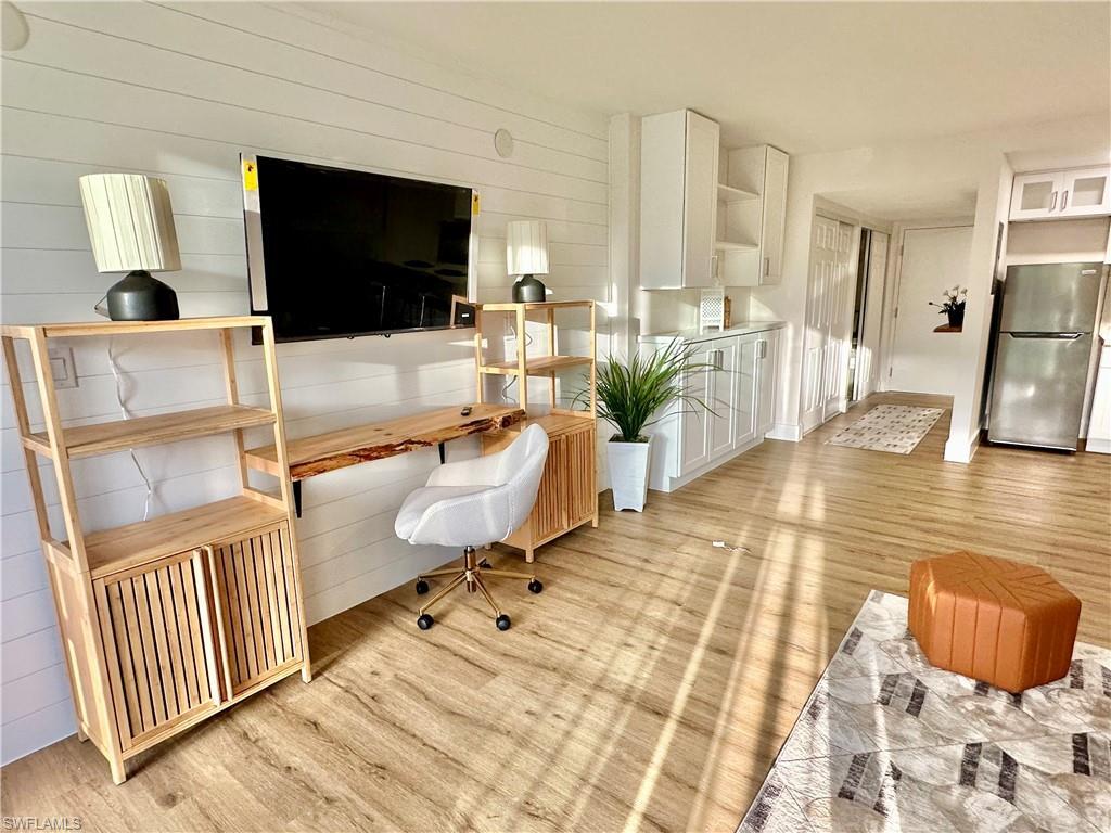 Property Photo: 5 Bluebill Ave 105 FL 34108