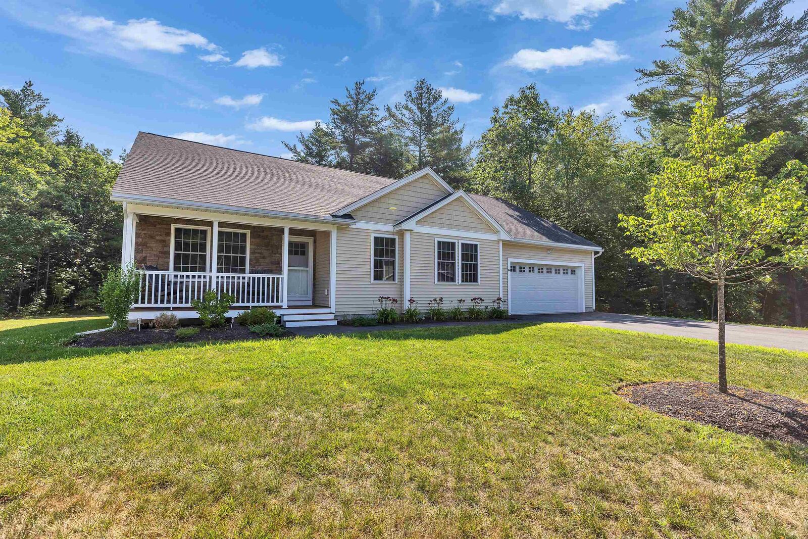 Property Photo:  44 Richmond Drive  NH 03303 