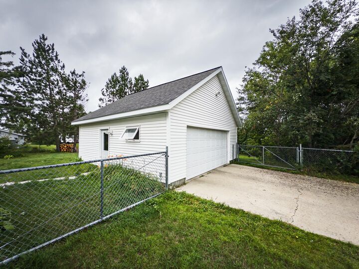 Property Photo:  709 Lake Avenue SE  MN 56601 