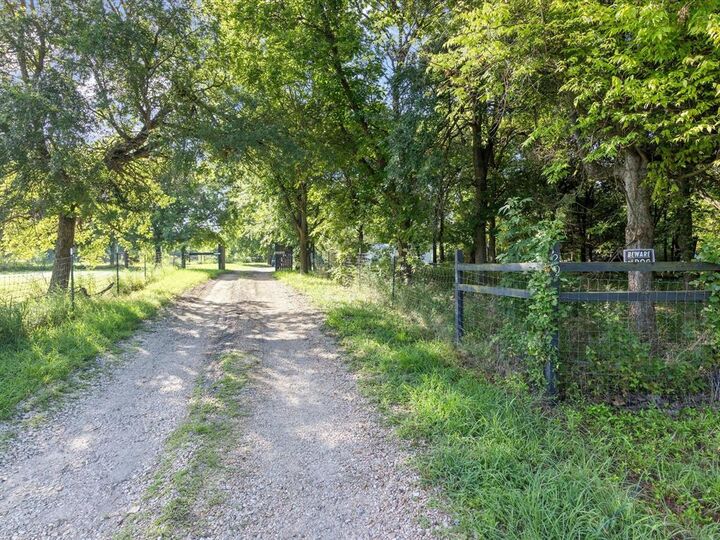 Property Photo: 129 Hurst Circle TX 75125