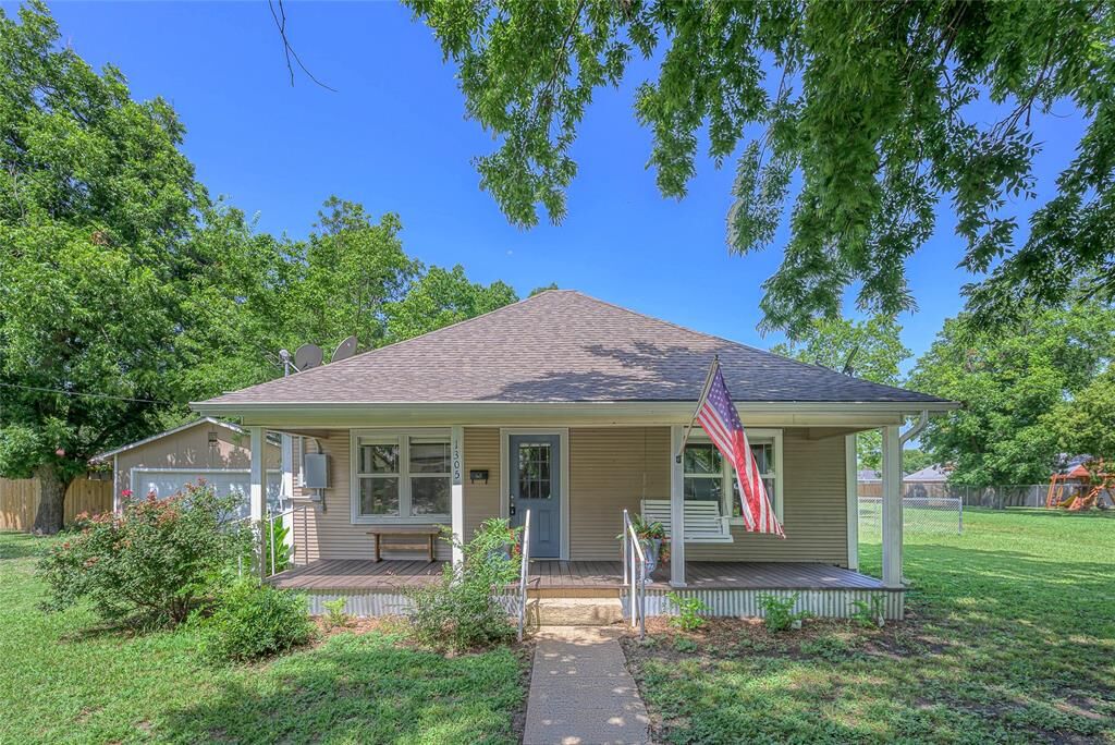 Property Photo:  1305 14th Street  TX 75446 