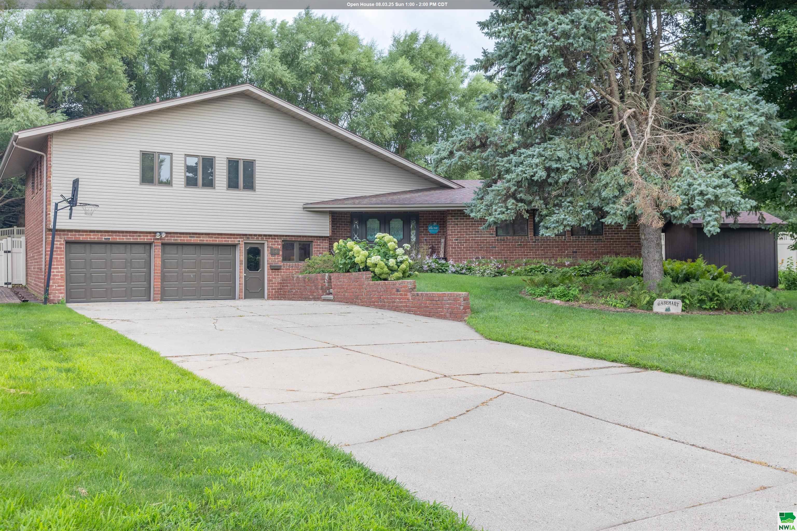 Property Photo: 14 Elmwood Drive IA 51034