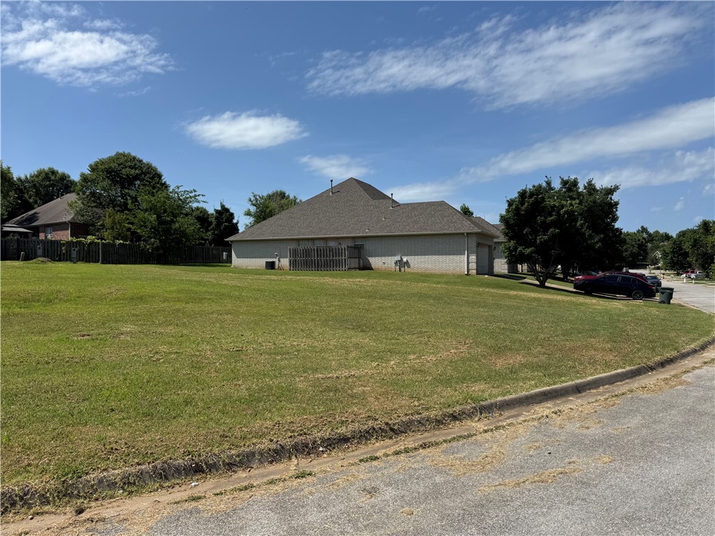6229-6227 Milliken Bend  Fayetteville AR 72704 photo