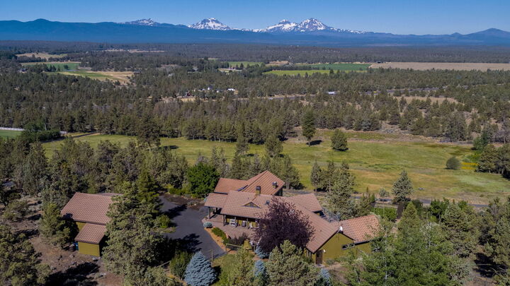 Property Photo:  65570 Highway 20  OR 97701 