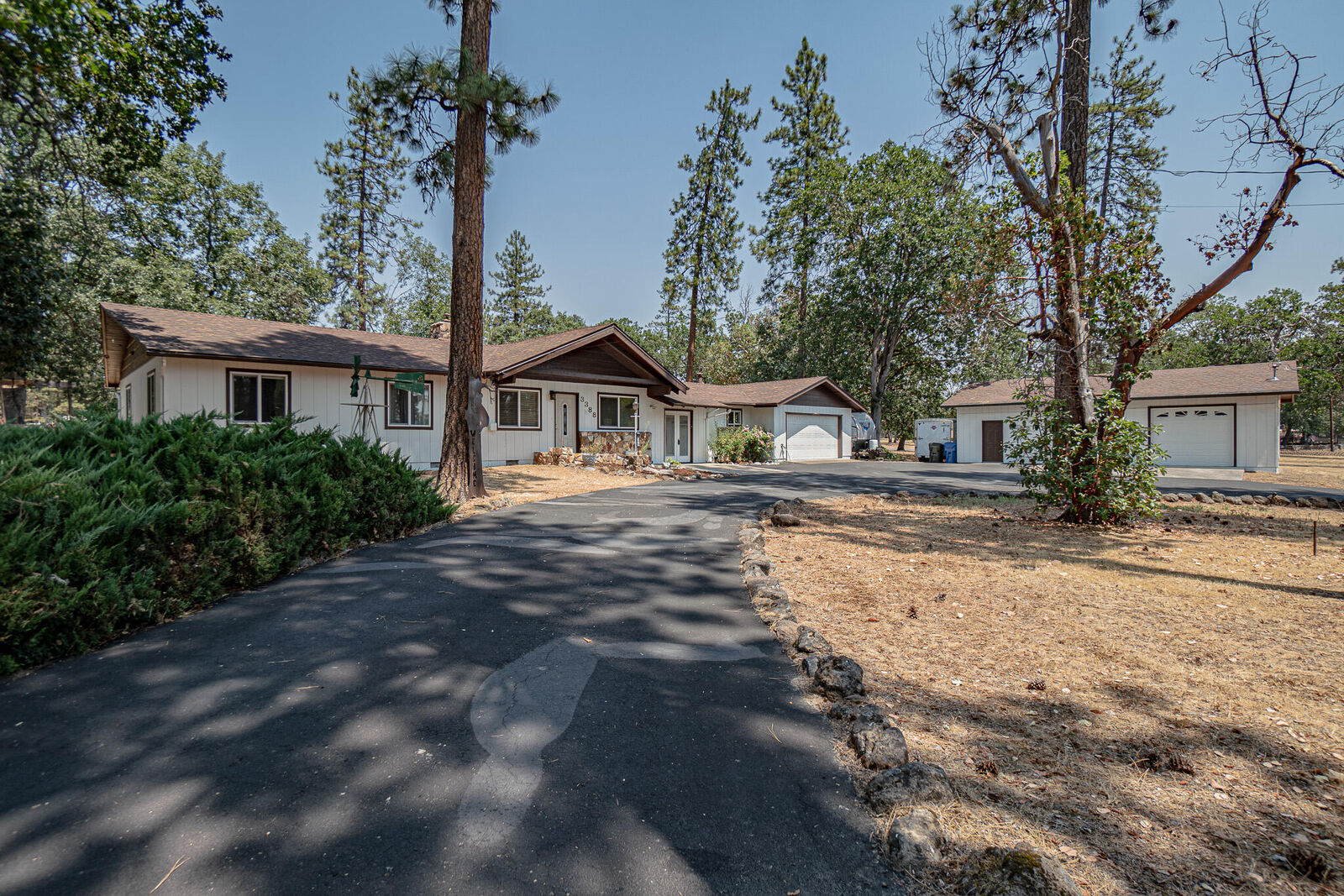 Property Photo: 3388 McMartin Lane OR 97502