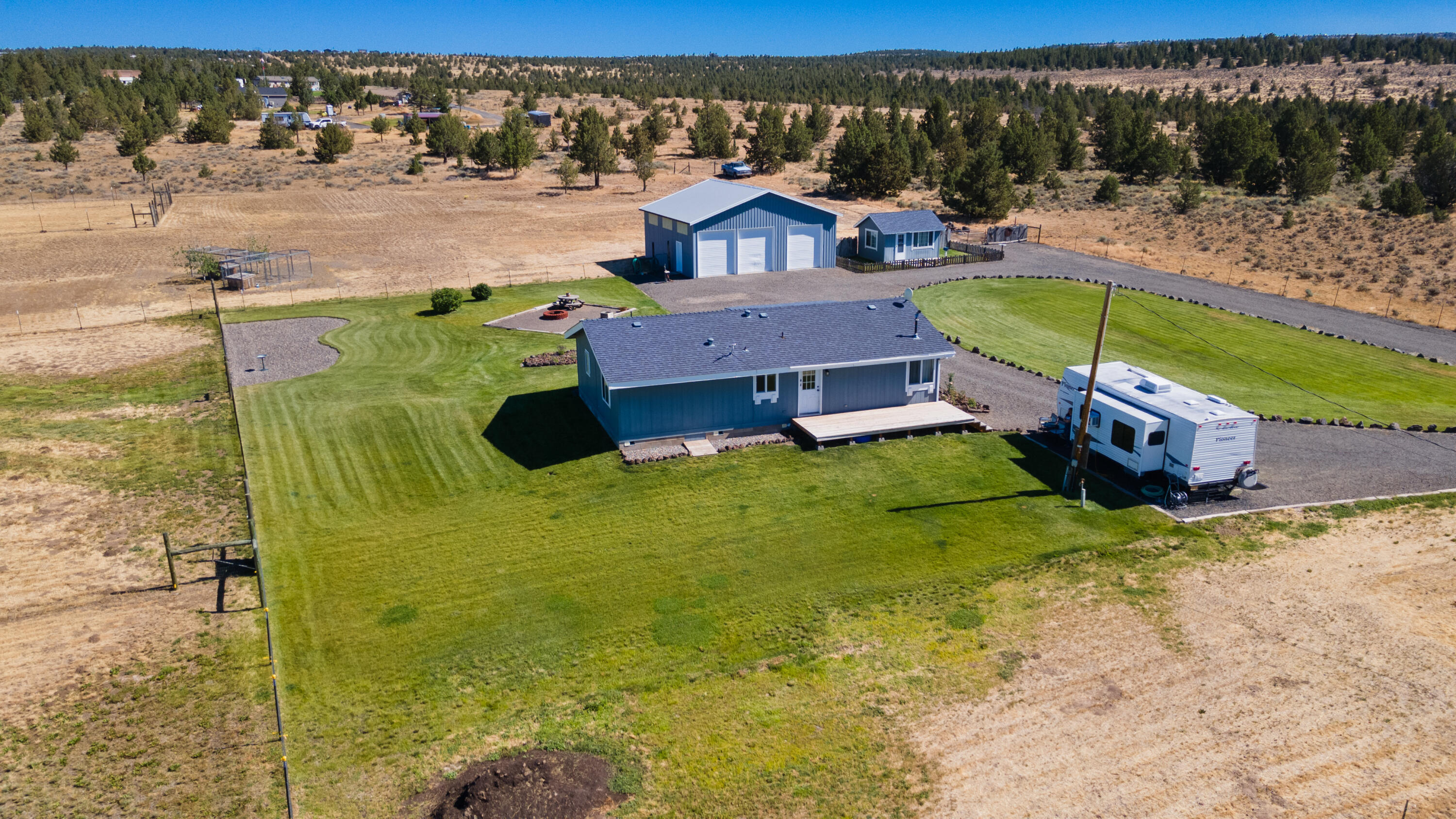 Property Photo: 6485 SE Riordan Road OR 97754