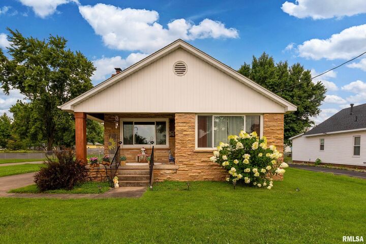 Property Photo: 805 N Fair Street IL 62959
