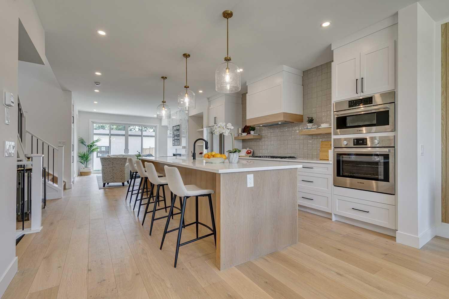 Property Photo:  3727 Richmond Road SW  AB T3E 4P1 