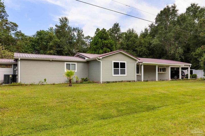 Property Photo: 5271 Suwanee St FL 32583