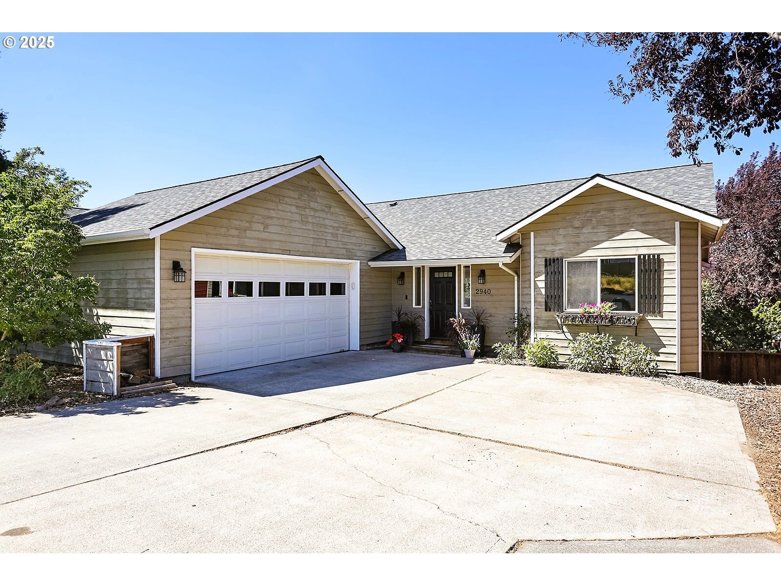 Property Photo: 2940 Montello Pl OR 97031