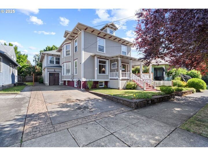Property Photo:  1337 SE Lexington St  OR 97202 