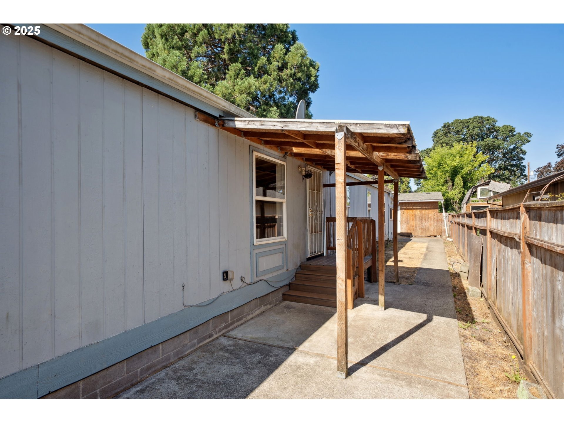 Property Photo:  241 NW Wade St  OR 97023 