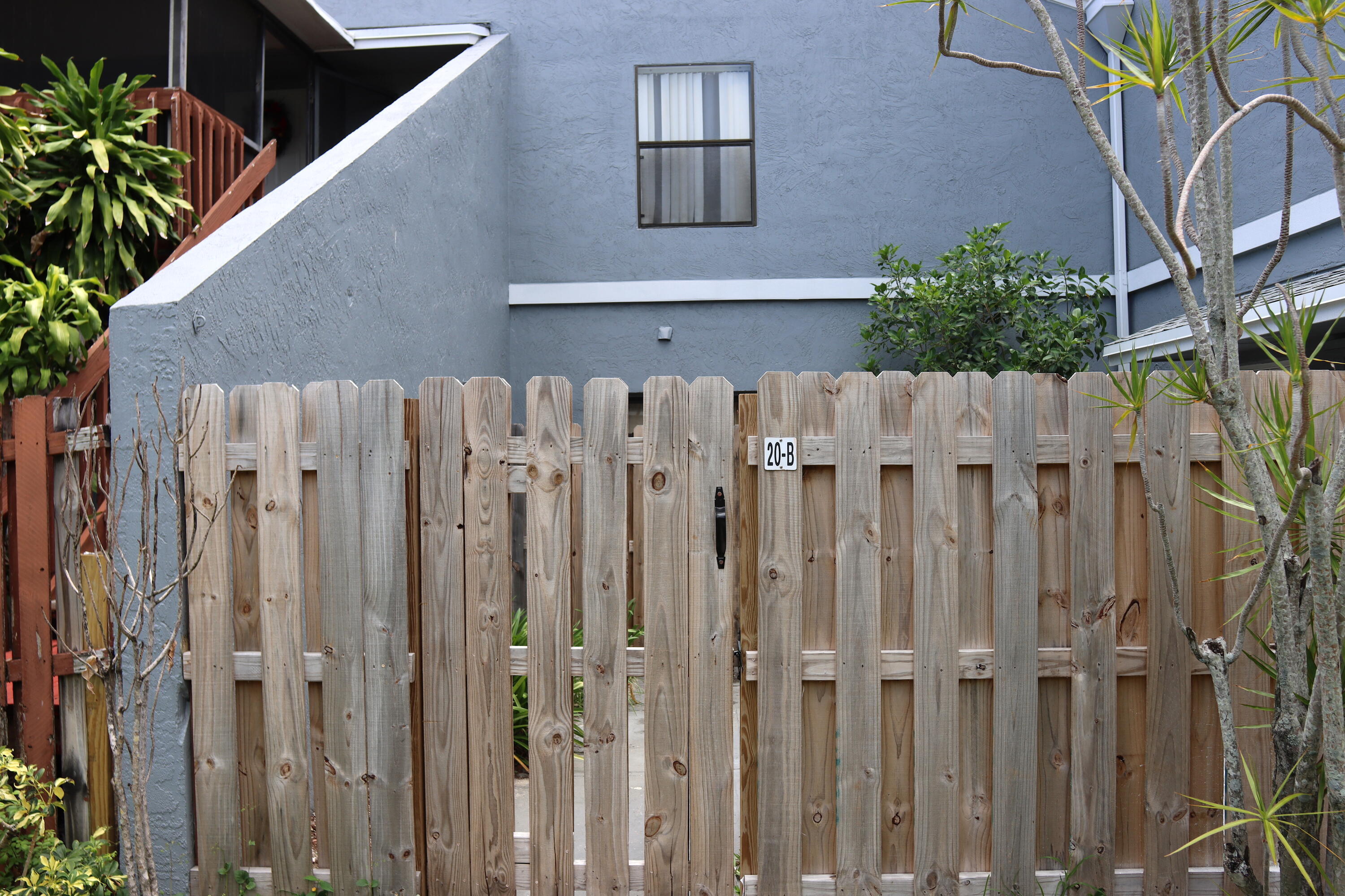 Property Photo:  20 Crossings Circle B  FL 33435 
