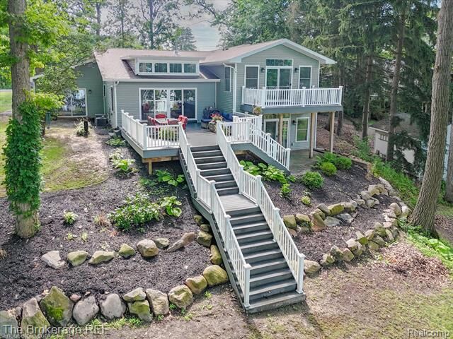 9471 Ridge Road  Goodrich Vlg MI 48438 photo