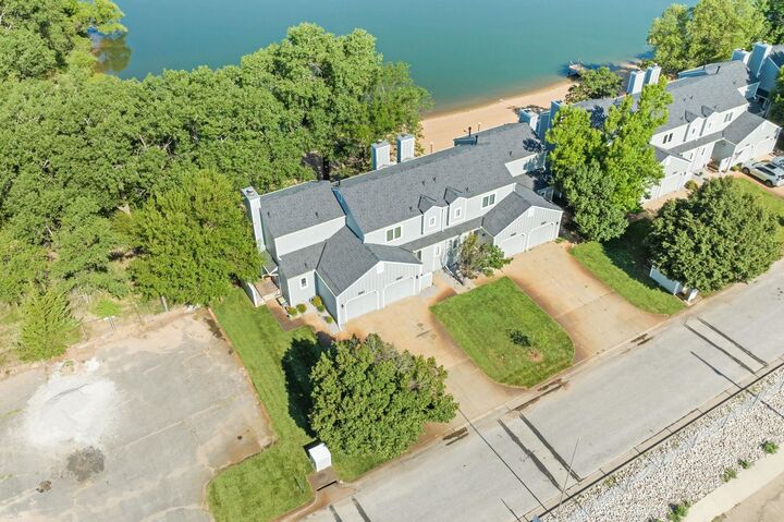 Property Photo:  1003 N Lakewind St  KS 67212 