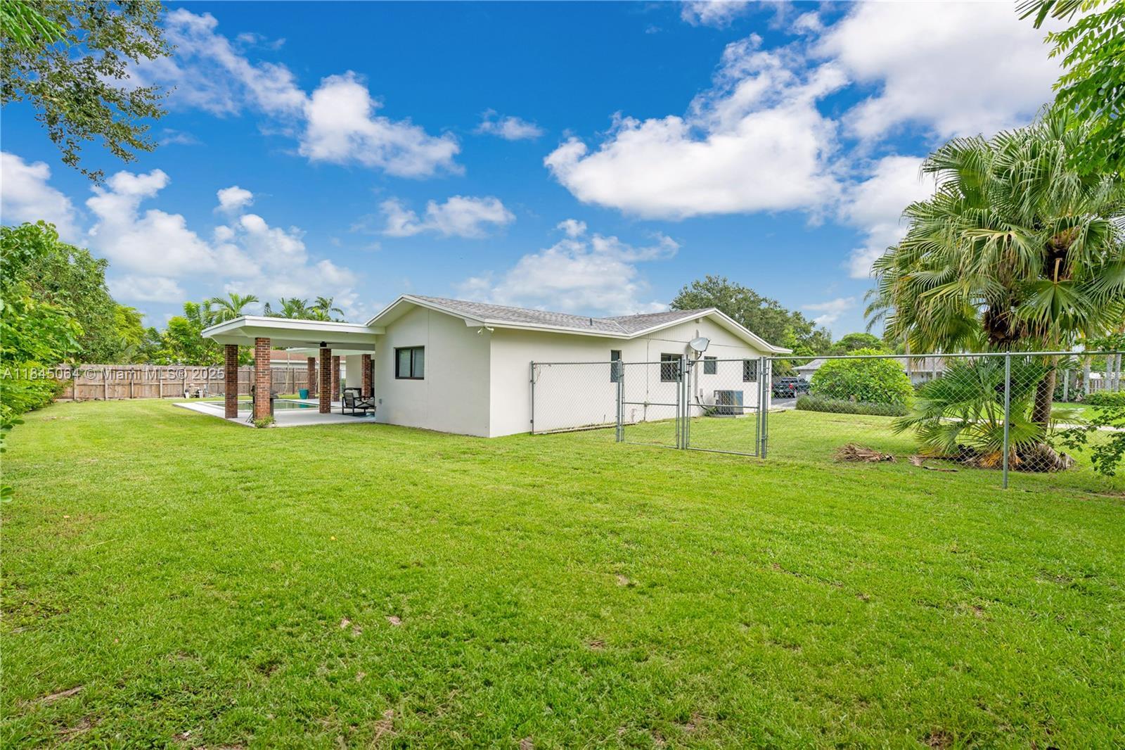 Property Photo: 12600 SW 108th Ave FL 33176