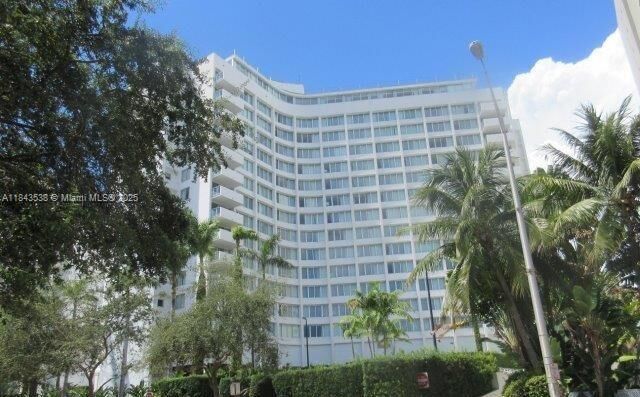 Property Photo: 1100 West Ave 703 FL 33139