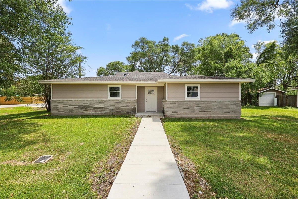 Property Photo:  2505 Ave F  TX 77627