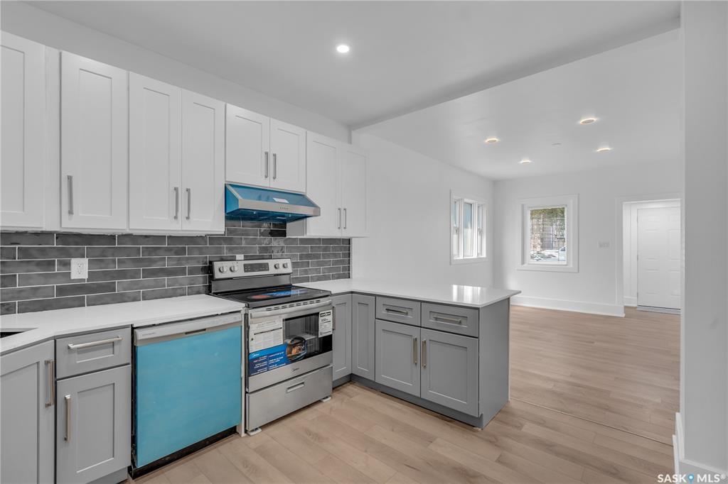 Property Photo:  120 O Avenue S  SK S7M 2R5 