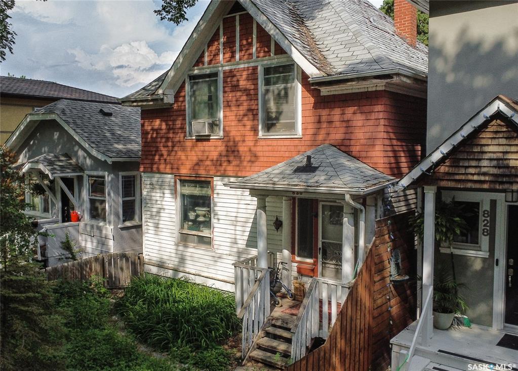 Property Photo: 830 8th Avenue N SK S7K 2X2