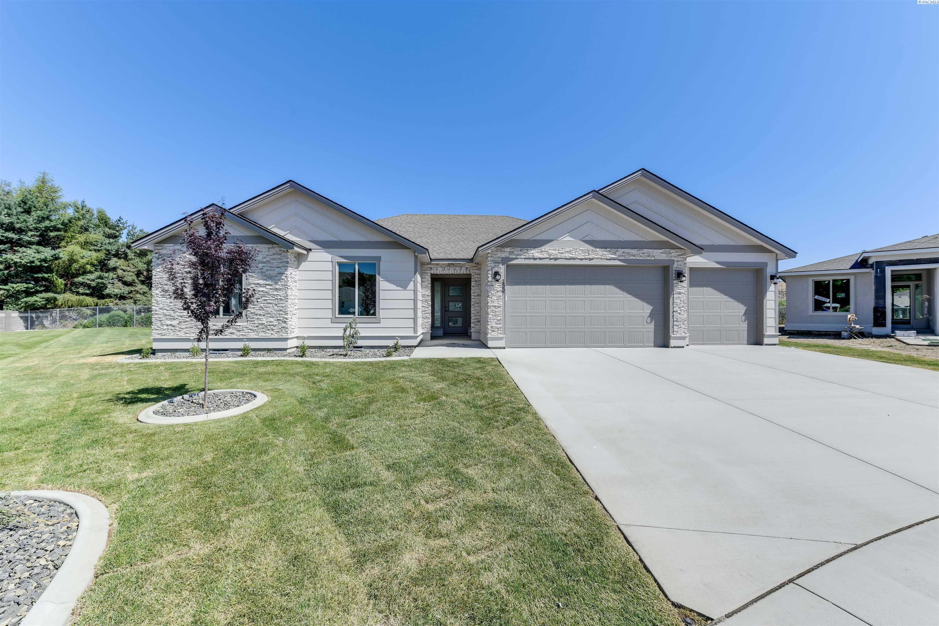 Property Photo: 1557 Livorno Ave WA 99352