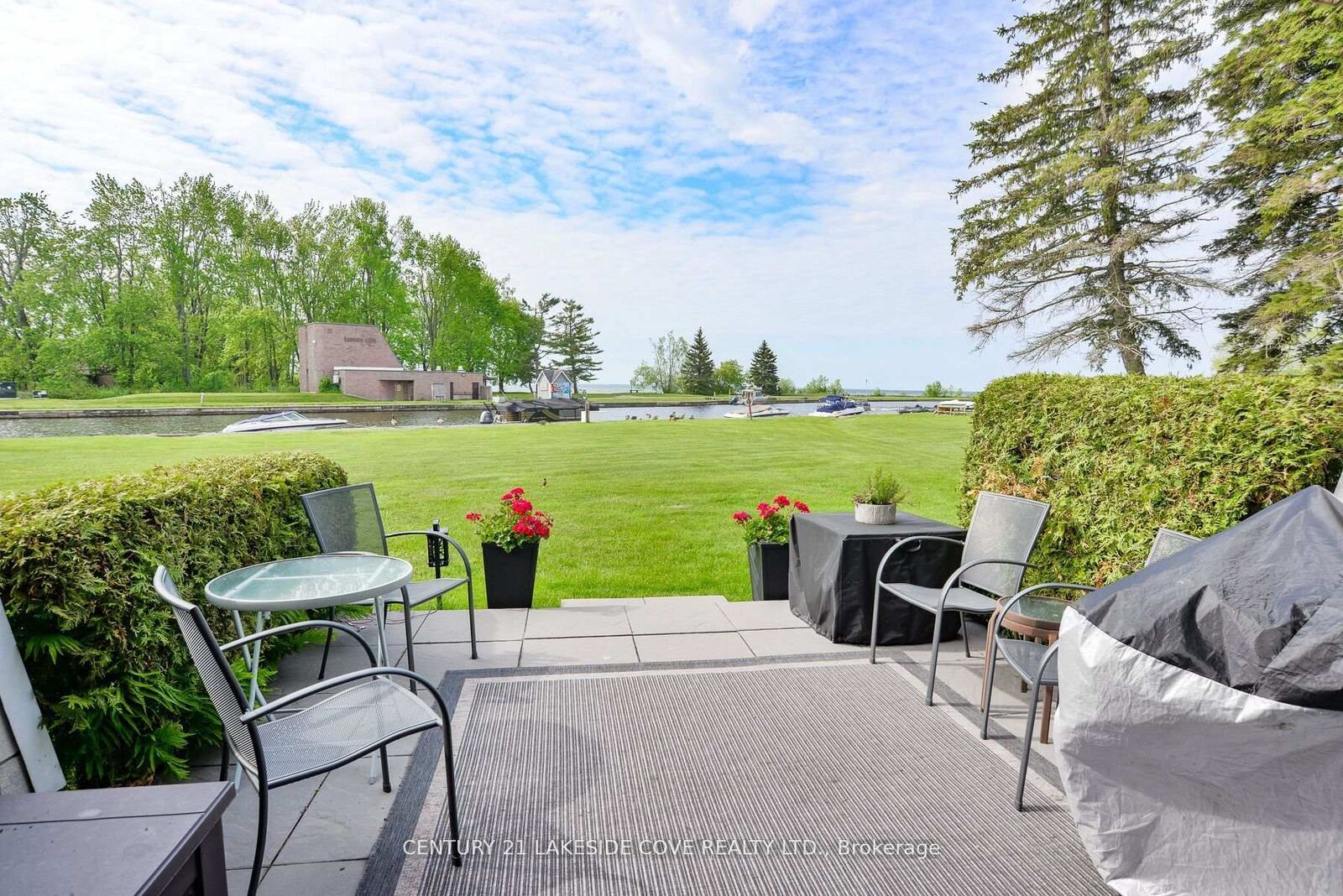 Property Photo:  1 Paradise Boulevard Unit 14  ON L0K 1B0 