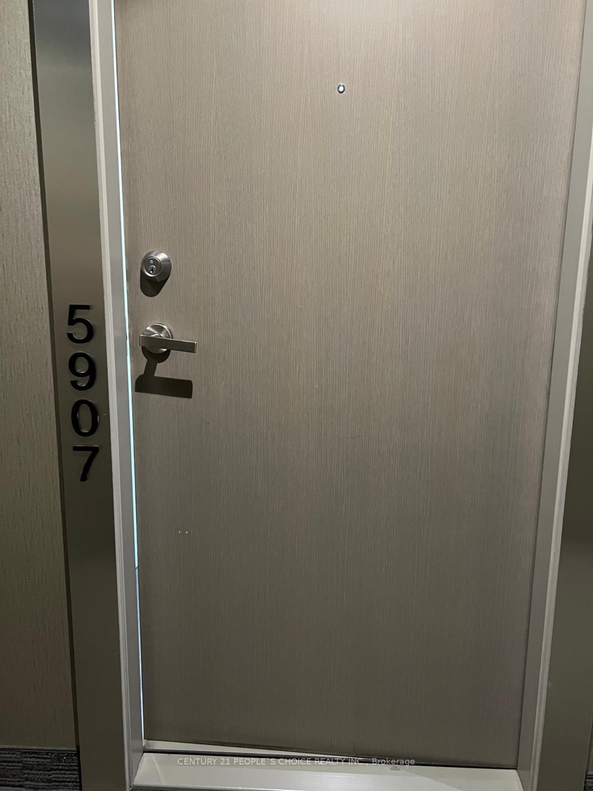 Property Photo: 100 Harbour Street 5907 ON M5J 0B5