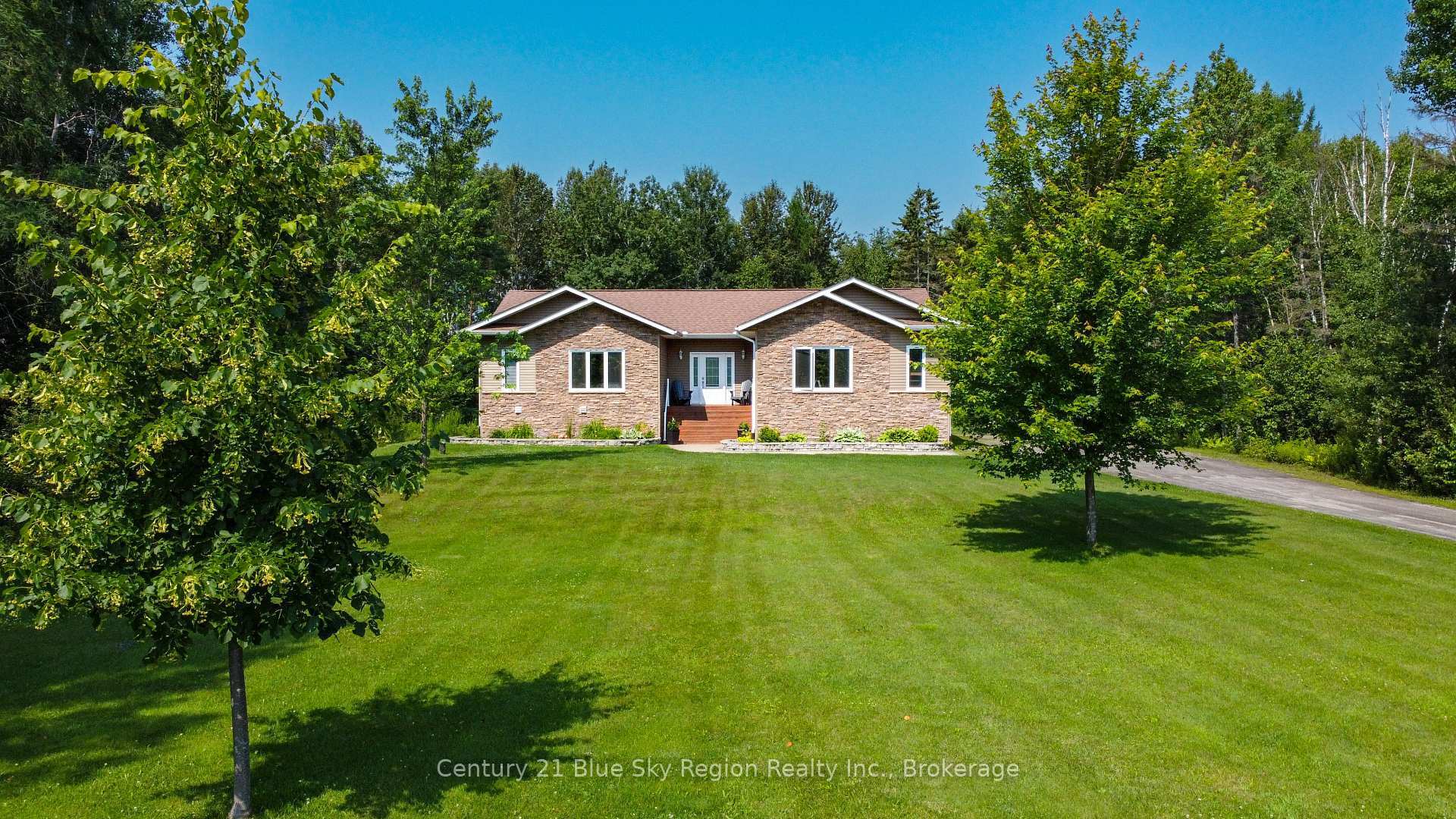 Property Photo:  805 Evansville Drive  ON P2B 2K5 