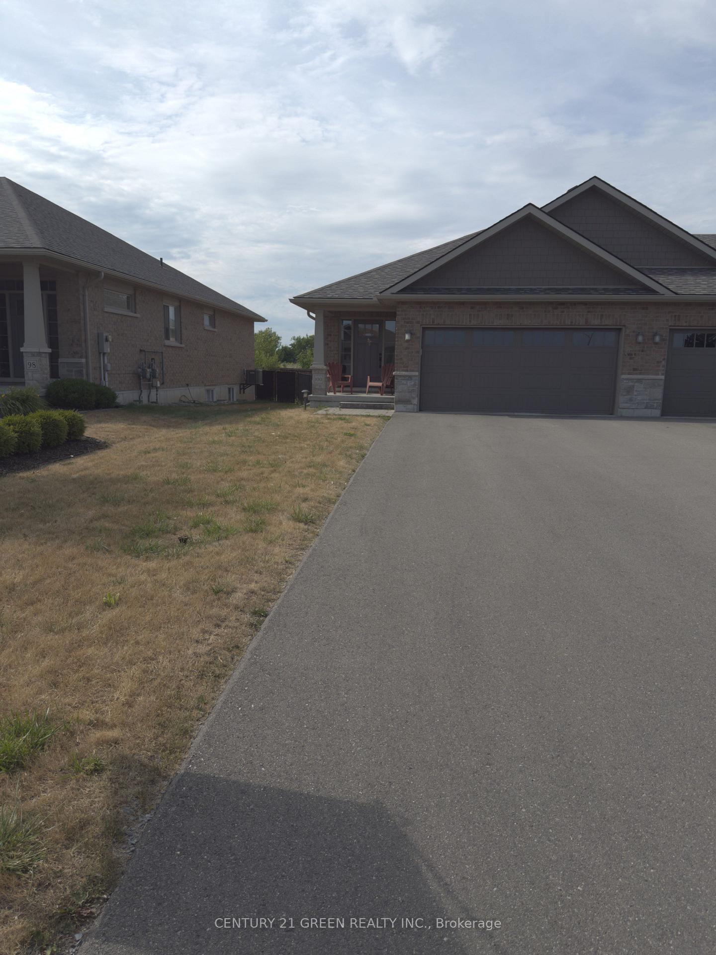 Property Photo: 100 Spruce Gardens Court ON K8N 0B5