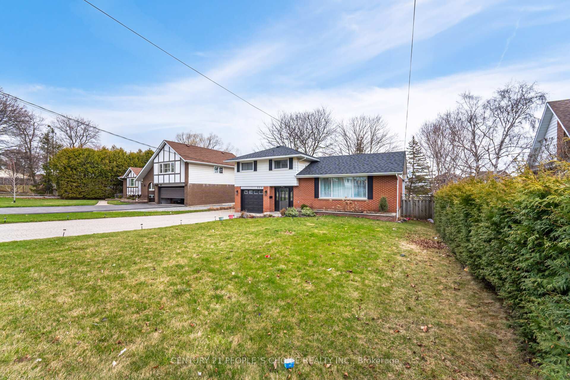 Photo de la propriété: 229 Liberty Street N ON L1C 2M6