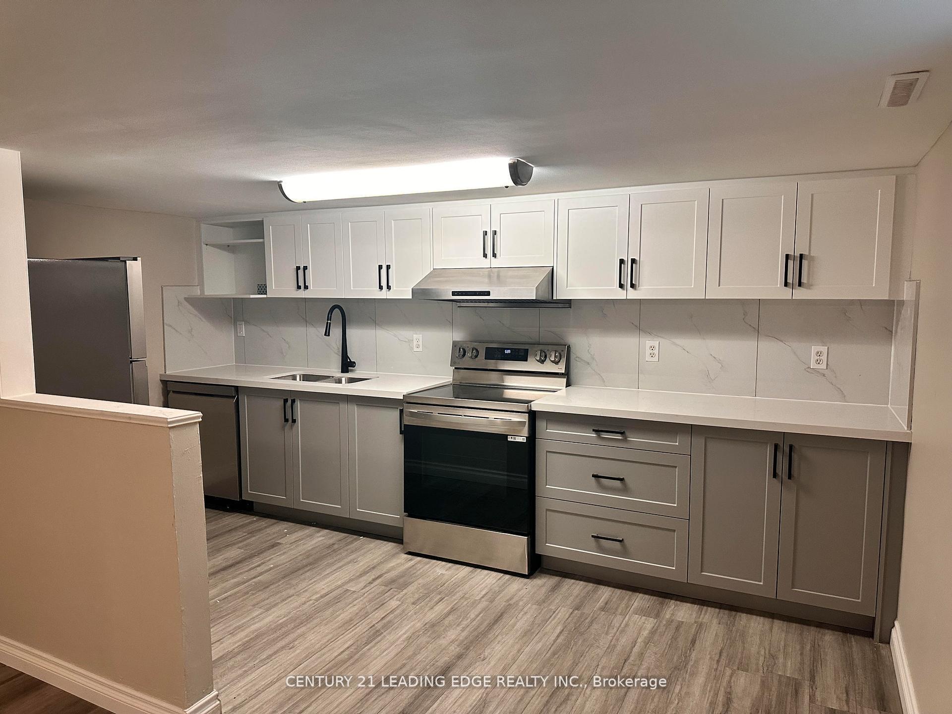 Photo de la propriété:  92 Thickson Road N Bsmt  ON L1N 3R1 