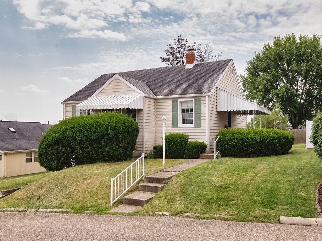 Property Photo:  103 Warren Drive  PA 15068 