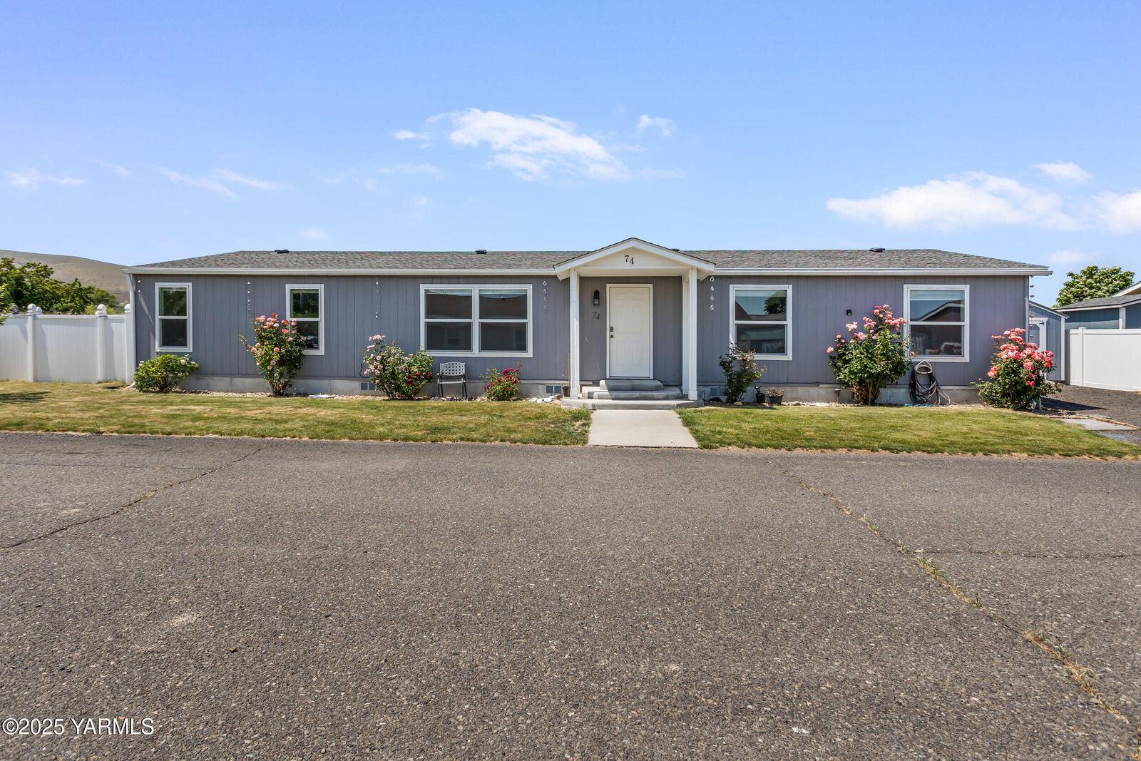 Property Photo:  2802 S 5th Ave #74  WA 98903 
