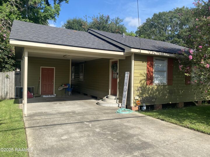Property Photo: 300 Woodrow Street 2 LA 70506