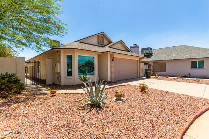 Property Photo: 1909 E Villa Theresa Drive AZ 85022
