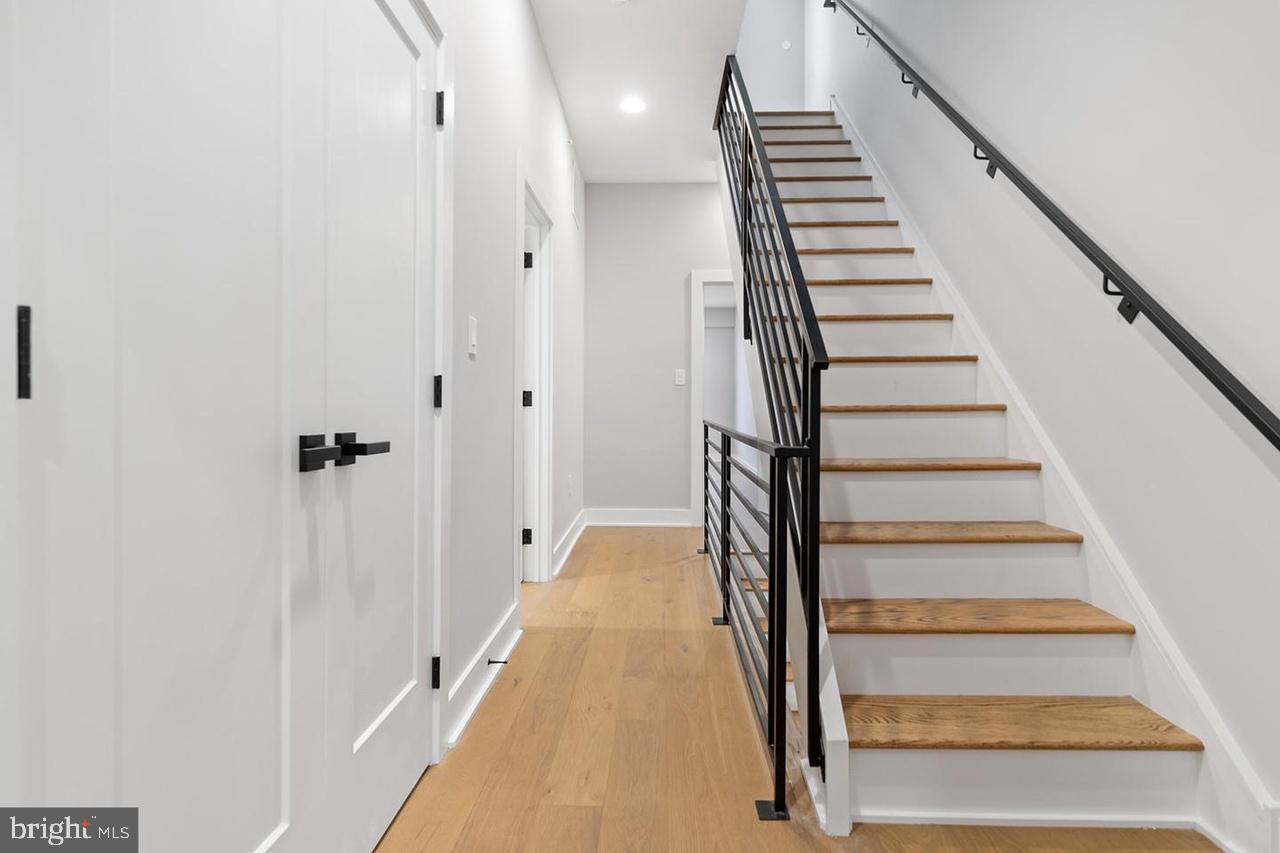 Property Photo:  1316 E Passyunk Avenue B  PA 19147 